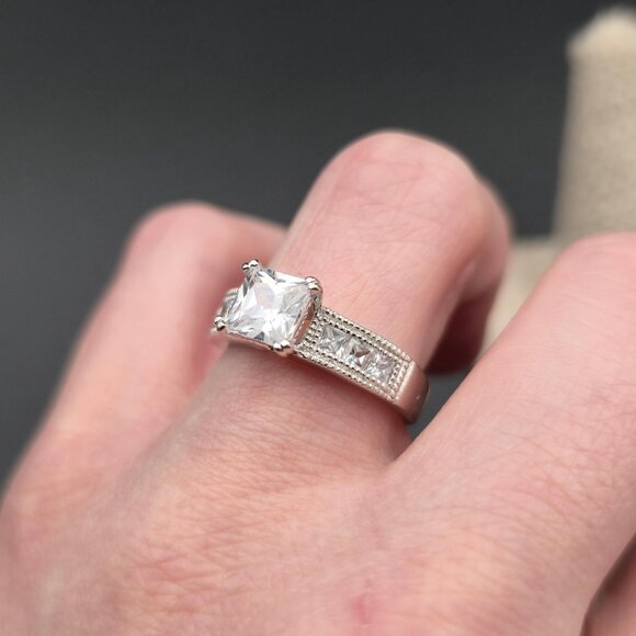 Size 8.25 Sterling Silver Square Cubic Zirconia Gem Ring A6506 - Picture 5 of 9